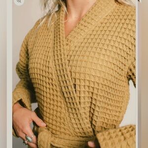 NWT HAPPY PLACE BRAND
Weightless Waffle Robe | Dijon